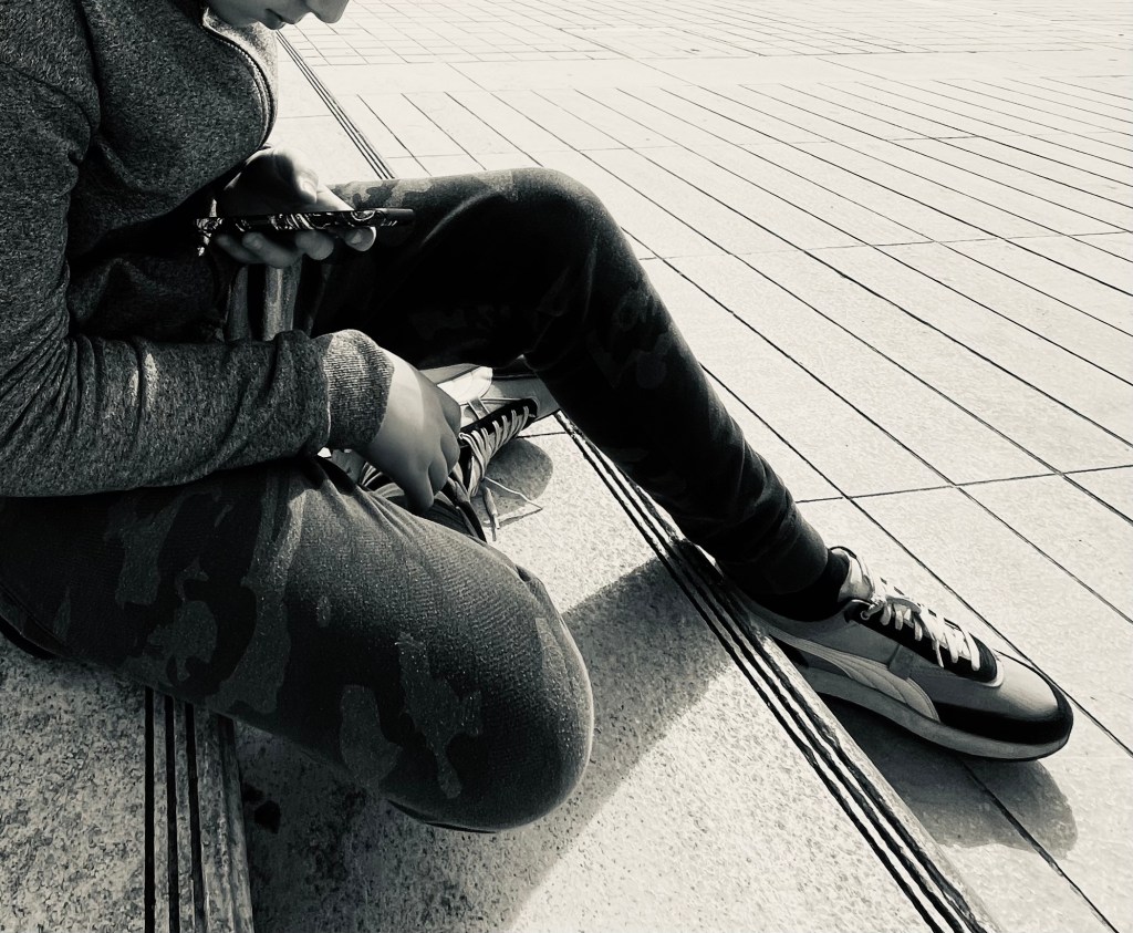 Should Social Media Carry a Trigger&nbsp;Warning?